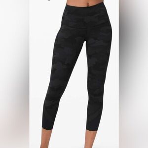 Lululemon Wunder Under High-Rise Scallop 23"
Heritage 365 Camo Deep Coal